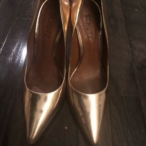 Goldish silver pumps
